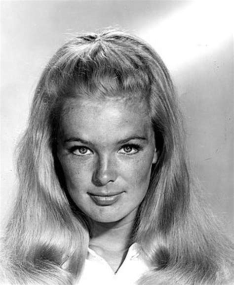 30 Vintage Photos of American Actress Linda Evans。